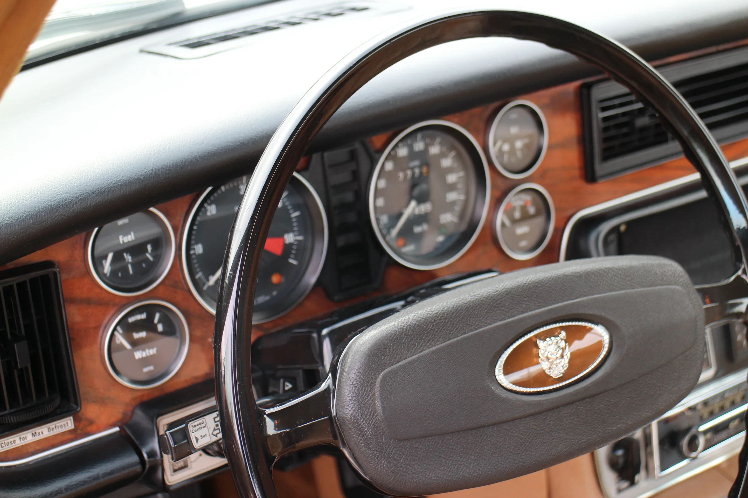 Jaguarxj6C8 | VINTAGE CARS SL